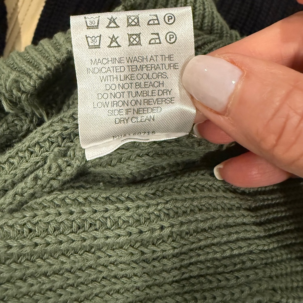 SER.O.YA XS Syd Distressed V Neck Sweater EUC - Picture 5 of 6